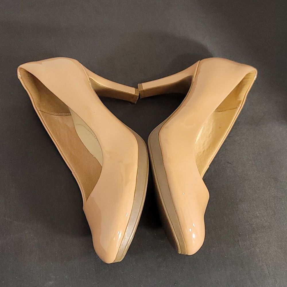 CLARKS COLLECTION ROUND TOE SLIP-ON PUMP - Picture 10 of 16